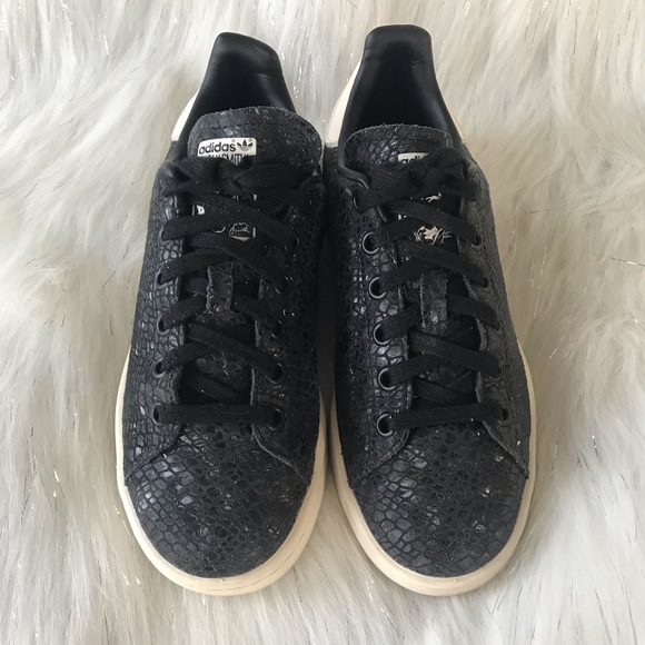 la stan smith d'adidas en python